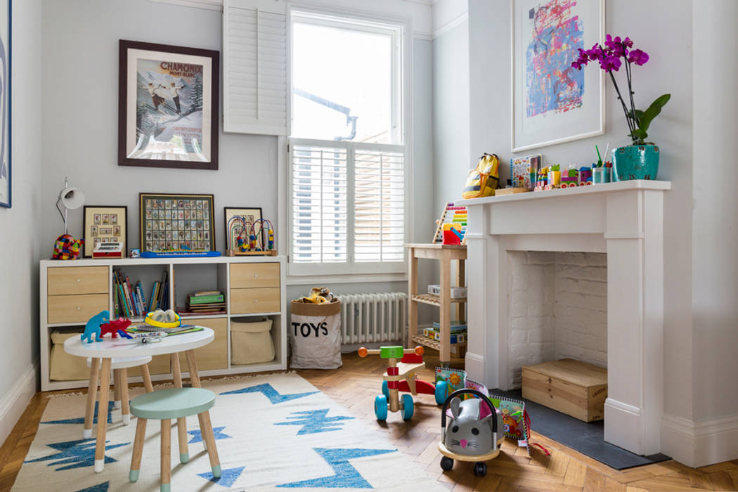 North West London Terraced House, VORBILD Architecture Ltd. VORBILD Architecture Ltd. 嬰兒房/兒童房 playroom,toy storage,children's furniture,shutters