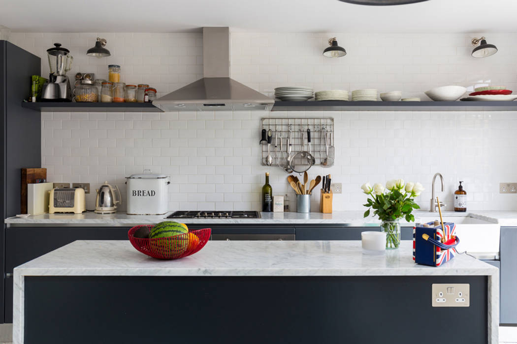 North West London Terraced House, VORBILD Architecture Ltd. VORBILD Architecture Ltd. 주방 설비 blue kitchen units,marble worktop,tiled splashback,metro tiles