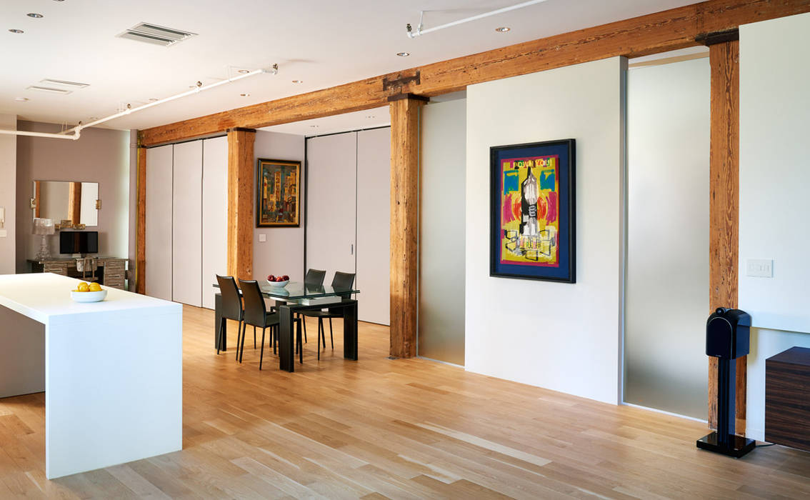 Soho Loft, KUBE architecture KUBE architecture Modern Dining Room modern,modern dining room,wood flooring,light wood flooring