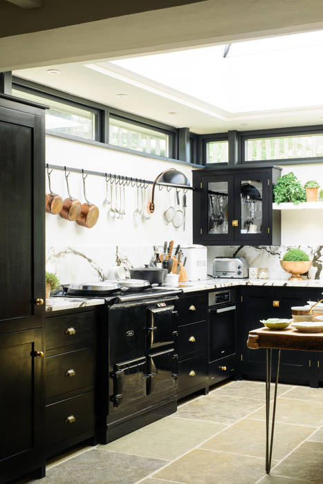 The Chipping Norton Kitchen by deVOL deVOL Kitchens Built-in kitchens Solid Wood Multicolored arabescato,marble worktop,black kitchen,shaker,shaker style,copper,handmade