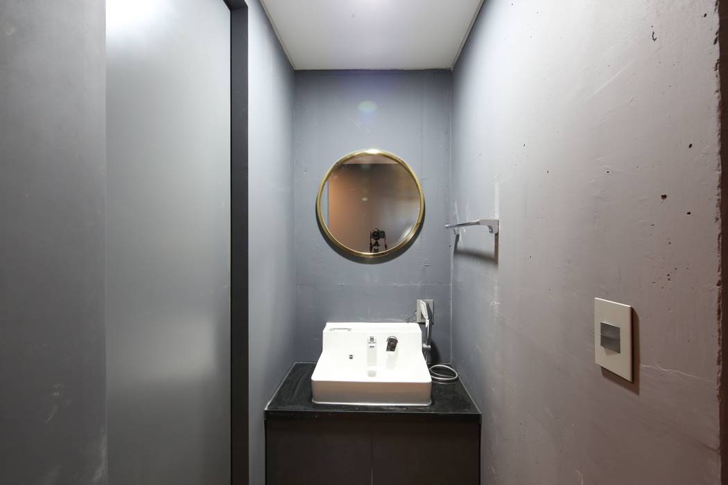 지산발트 하우스 지우, 인문학적인집짓기 인문학적인집짓기 Modern bathroom