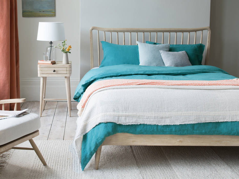 Lazy Linen in Kingfisher colour Loaf Phòng ngủ phong cách kinh điển Vải lanh / vải lanh Pink Home,Bedroom,Loaf,Bedding,Bed Linen,Linen,Lazy Linen,Blue,Kingfisher,Lifestyle,Interior,Interiors,Textiles