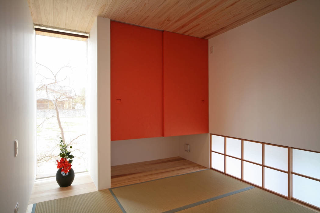 来客時には客間になる寛ぎの場所 kisetsu 北欧デザインの 多目的室 木 木目調