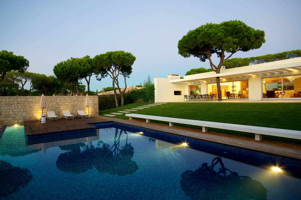 Castello-Branco Arquitectos, Lda Бассейн в стиле модерн