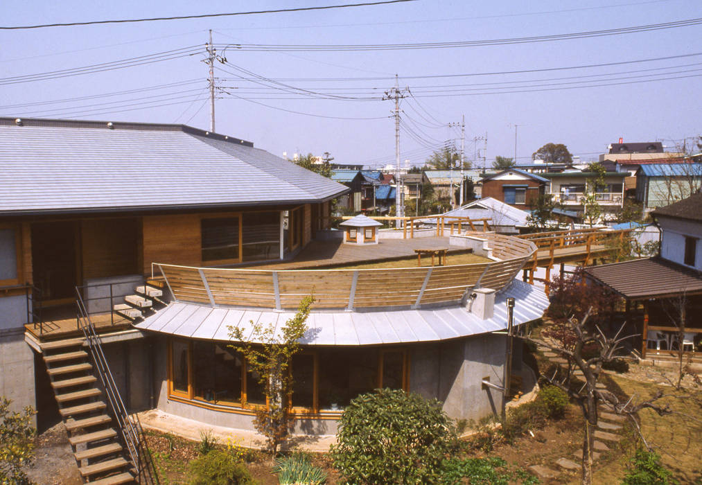 空に近いもう一つの庭 建物も自然に溶け込ませた環境と共存する住まい, （株）独楽蔵 KOMAGURA （株）独楽蔵 KOMAGURA 一戸建て住宅