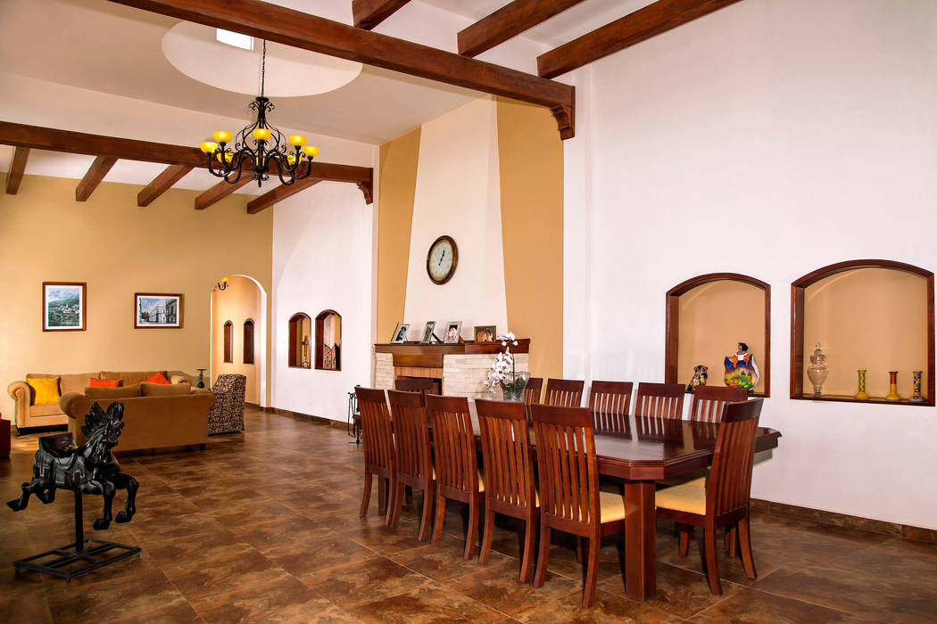 Casa de Campo Tonantzintla, RIAN INMOBILIARIA SA DE CV RIAN INMOBILIARIA SA DE CV Colonial style dining room Wood Wood effect