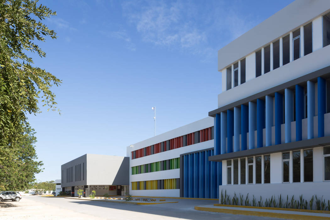 britt academy playa del carmen, Daniel Cota Arquitectura | Despacho de arquitectos | Cancún Daniel Cota Arquitectura | Despacho de arquitectos | Cancún Ruang Studi/Kantor Modern Beton