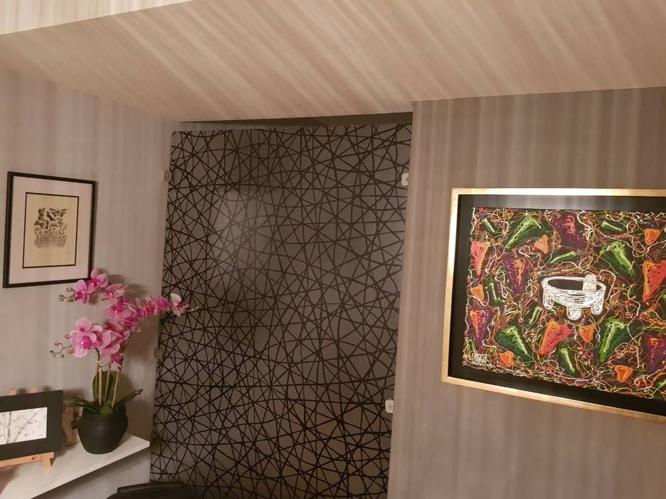 Muro divisor de 3form en interior de sala y comedor de dintel