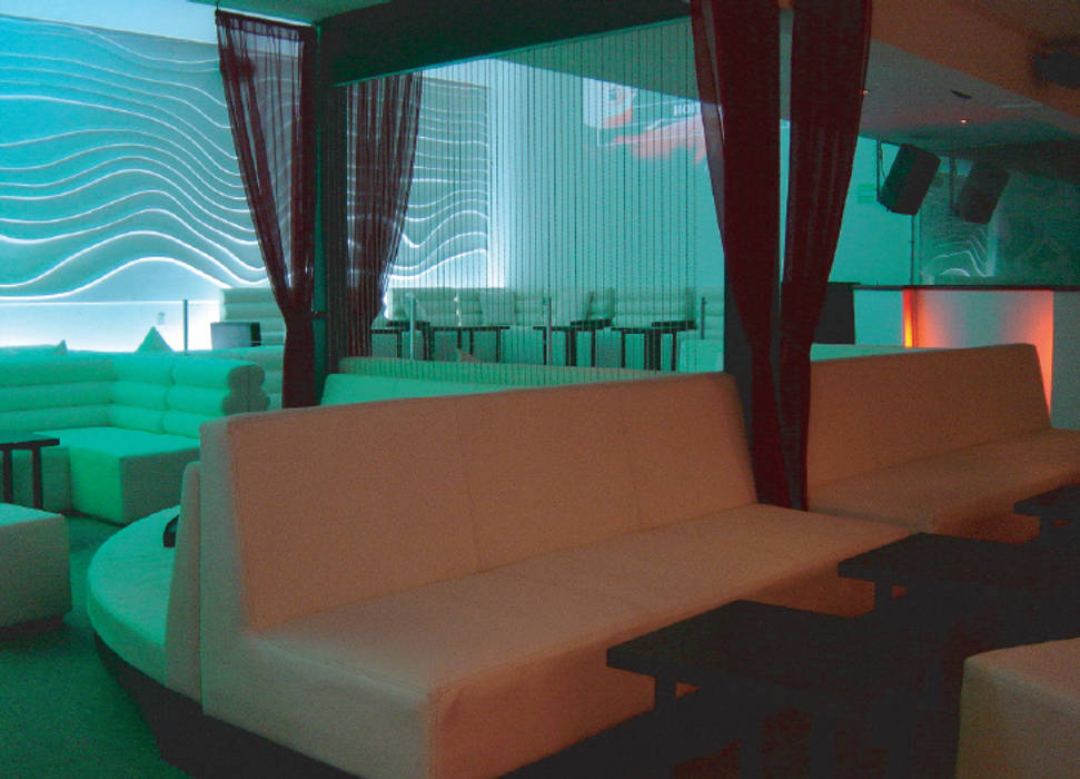 DISEÑO DE BARES | DECORACION DE BARES | DISEÑO DE BARRAS DE BAR | MUEBLES PARA BAR | MOBILIARIO PARA BAR DISEÑO DE BARES Y RESTAURANTES B&Ö Arquitectura, decoración, diseño de interiores y Muebles Espacios comerciales Bares y Clubs