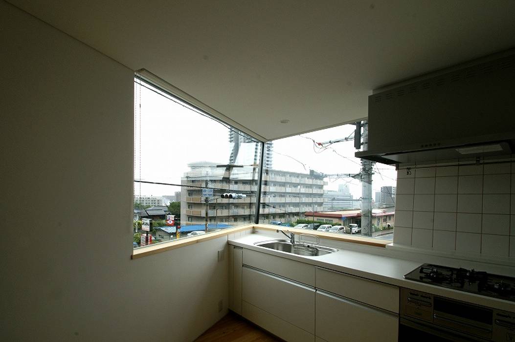 2kwgallery, 塔本研作建築設計事務所 塔本研作建築設計事務所 Wooden windows میٹل