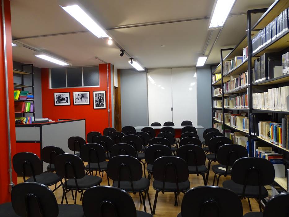 Biblioteca depois da Reforma Rafael Castro Arquitetura Espaços comerciais Escolas