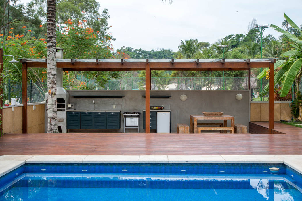 CASA EM CAMBOINHAS, Raquel Junqueira Arquitetura Raquel Junqueira Arquitetura مسبح