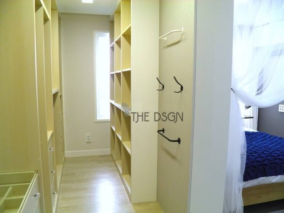 집처럼? 호텔처럼 48PY Renovation, 더디자인 the dsgn 더디자인 the dsgn Eclectic style dressing room