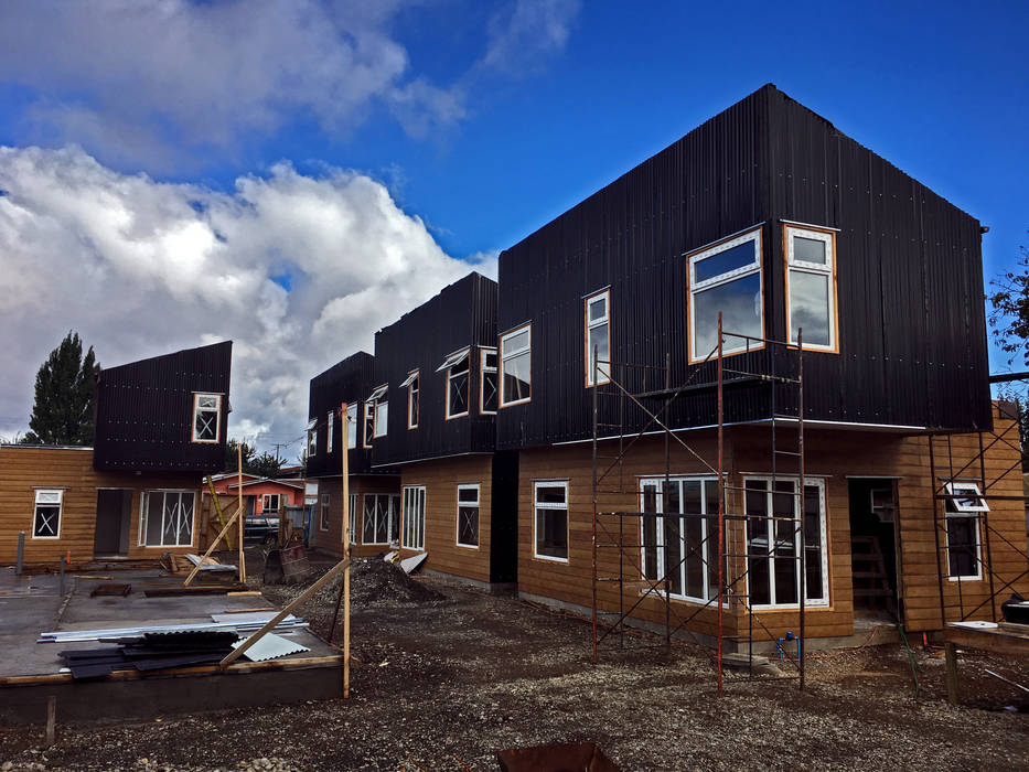 Diseño de Condominio Don Rene en Osorno, Región de los Lagos por NidoSur Arquitectos, NidoSur Arquitectos - Valdivia NidoSur Arquitectos - Valdivia منازل التراس