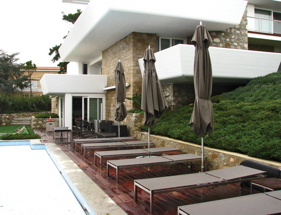 Casa Maurício de Vasconcelos Jardins modernos por Nuno Ladeiro, Arquitetura e Design Moderno