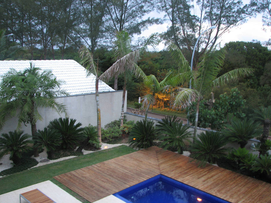 Moradia Barra da Tijuca - Rio de Janeiro, Renata Esbroglio Arquitetura Renata Esbroglio Arquitetura Infinity Pool Solid Wood Multicolored