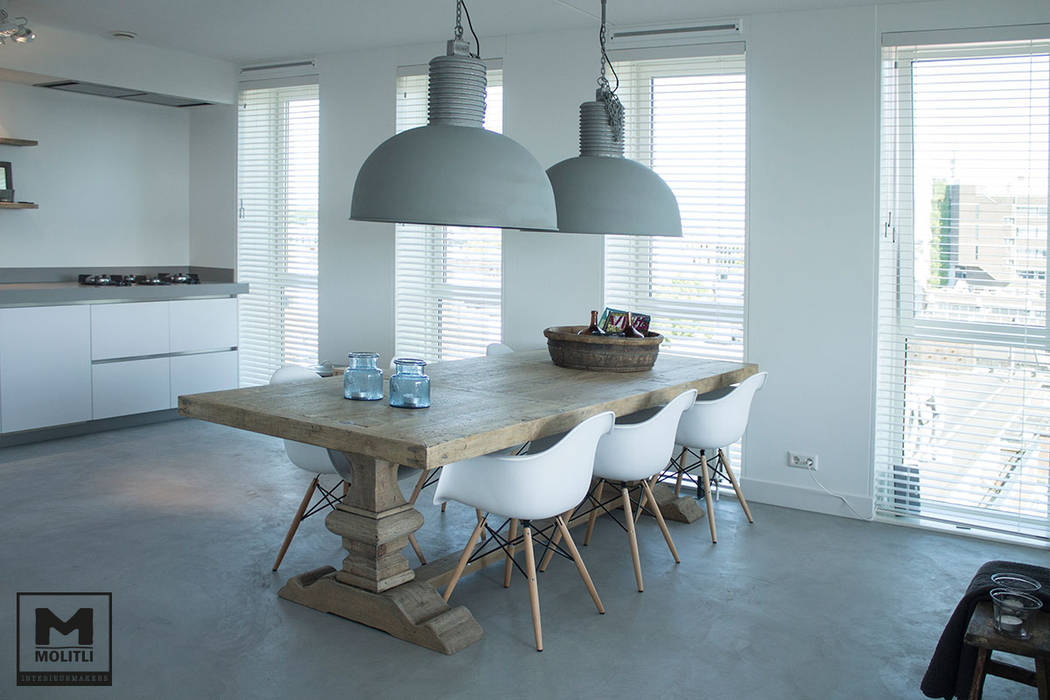 homify Scandinavische keukens Tafel,Meubilair,Eigendom,Verlichting,rekken,Hout,Raamgordijn,Interieur ontwerp,Venster,Grijs