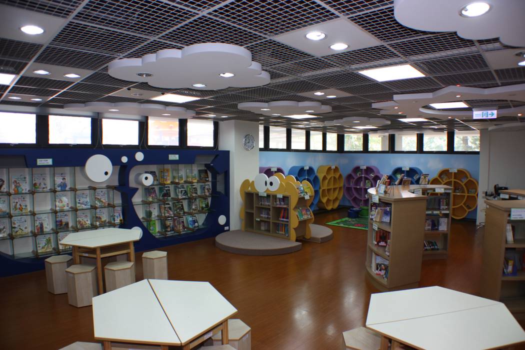 大量生態性造型的書櫃 台中室內建築師|利程室內外裝飾 LICHENG 商业空间 學校