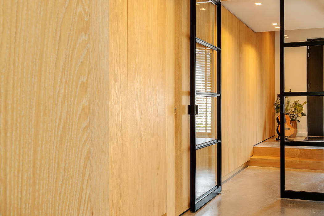Stoere loft sfeer, Jolanda Knook interieurvormgeving Jolanda Knook interieurvormgeving Eclectic corridor, hallway & stairs Wood Wood effect