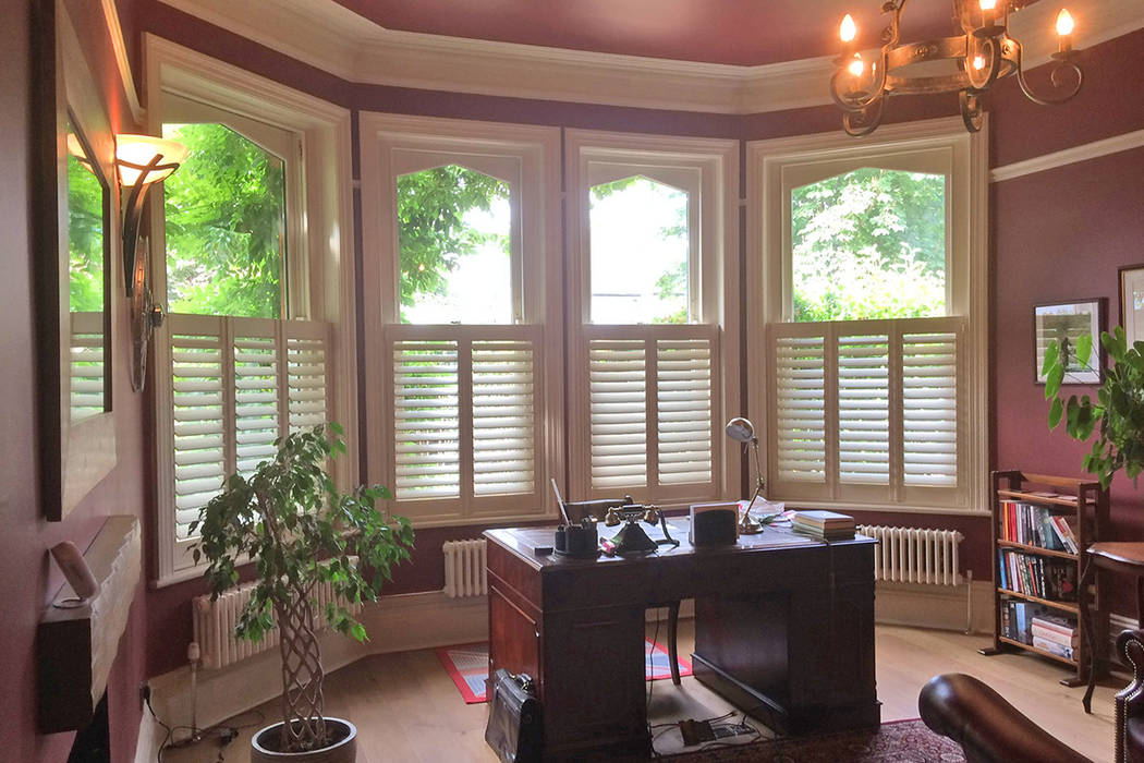 Cafe Style Shutters in a Home Office homify Ruang Keluarga Klasik office,home,home office,study,privacy,windows,natural light,made to measure,bespoke