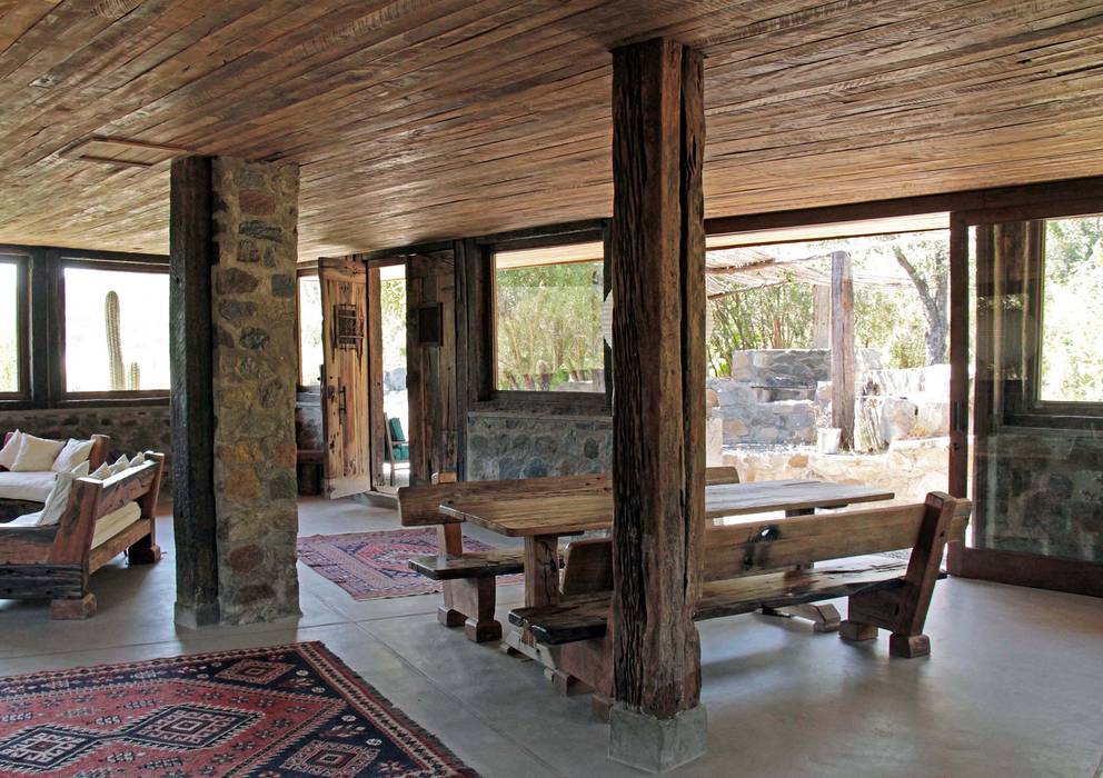 Casa Caleu II, Quincho, Crescente Böhme Arquitectos Crescente Böhme Arquitectos Rustic style dining room Wood Wood effect