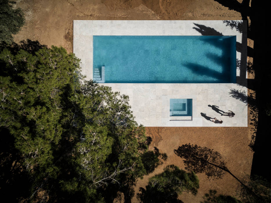 Casa entre la Pinada, FRAN SILVESTRE ARQUITECTOS FRAN SILVESTRE ARQUITECTOS Kolam Renang Gaya Mediteran