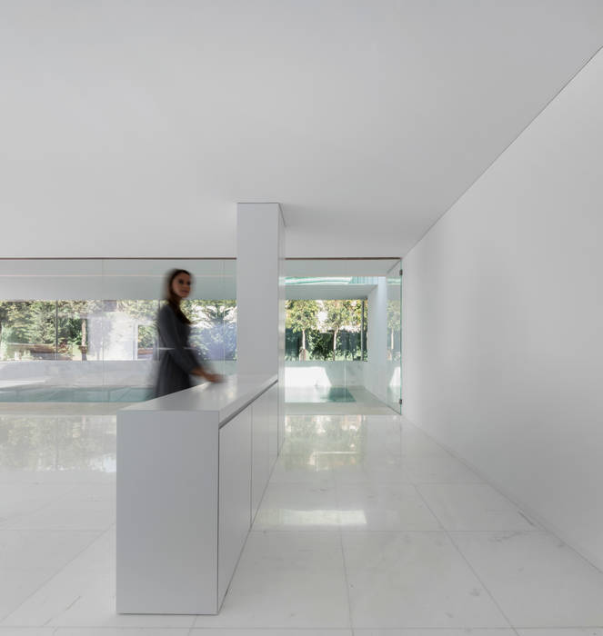 Casa entre la Pinada, FRAN SILVESTRE ARQUITECTOS FRAN SILVESTRE ARQUITECTOS Koridor & Tangga Gaya Mediteran