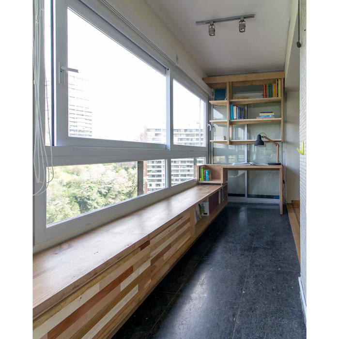 Muebles Luz, Crescente Böhme Arquitectos Crescente Böhme Arquitectos Study/office Solid Wood Multicolored Cupboards & shelving