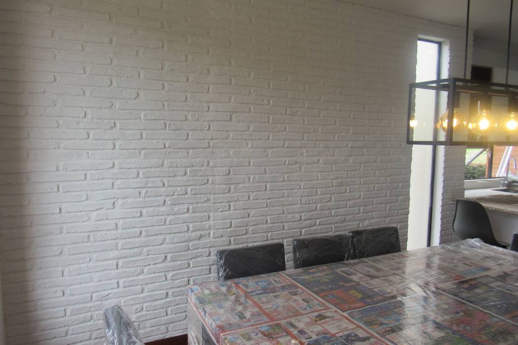 constructora OIKOS, C.I Arquitex Design C.I Arquitex Design Rustic style walls & floors Fake Leather Metallic/Silver Wall & floor coverings