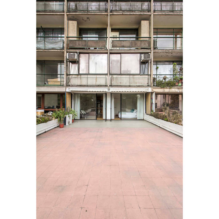 Departamento Santa Lucía, Crescente Böhme Arquitectos Crescente Böhme Arquitectos Balcone, Veranda & Terrazza in stile moderno Vetro