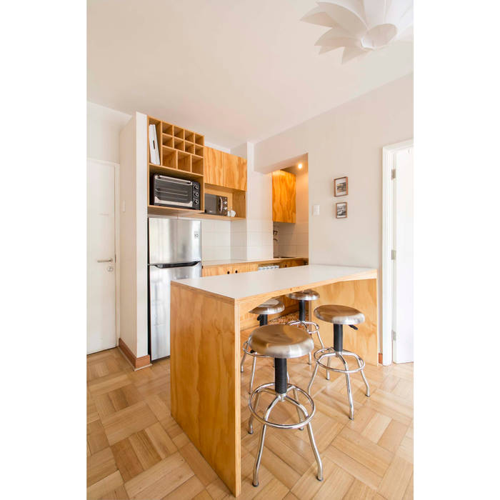 Departamento Santa Lucía, Crescente Böhme Arquitectos Crescente Böhme Arquitectos Built-in kitchens Wood Wood effect