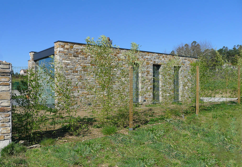 Vivienda en Bustelo AD+ arquitectura Casas unifamilares Piedra