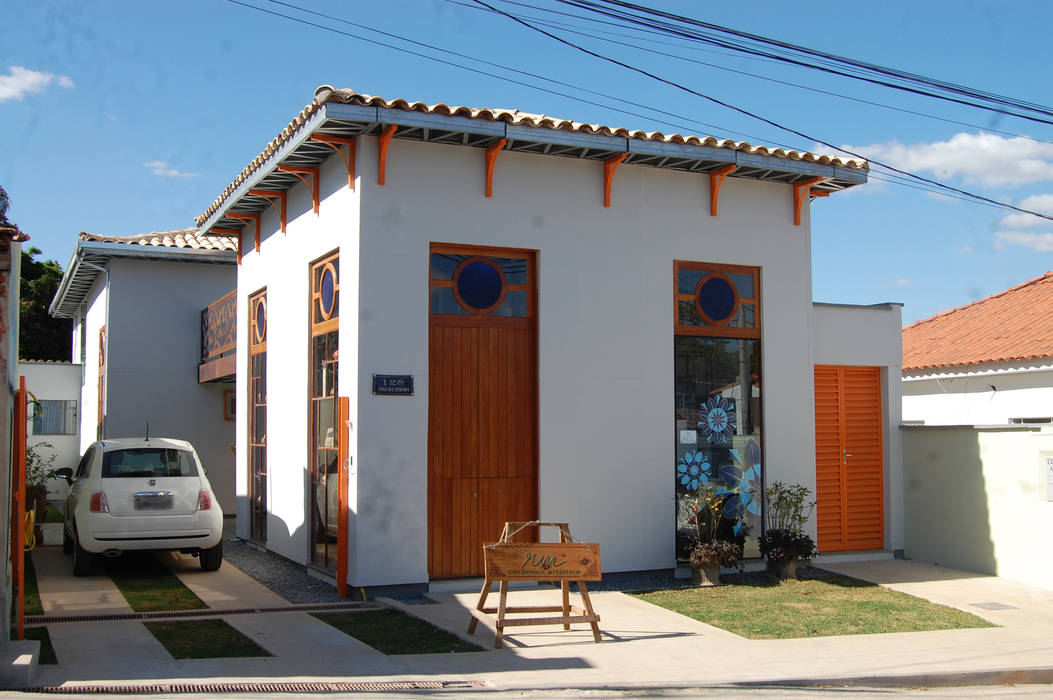 Fachada frontal (ateliê/loja) Hérmanes Abreu Arquitetura Ltda Casas pré-fabricadas Ferro/Aço steel frame,telhado inclinado,telha cerâmica,placa cimentícia