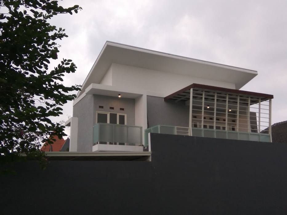 Telaga Golf House, IDEANUSANTARA IDEANUSANTARA Rumah Modern