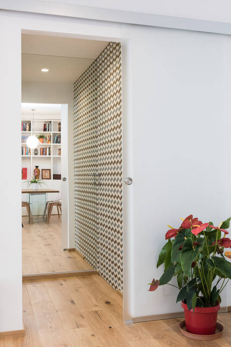 Disimpegno Studio gamp! Pareti & Pavimenti in stile minimalista disimpegno,corridoio,parete di specchio,carta da parati