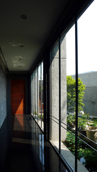 室內設計 LL House, 黃耀德建築師事務所 Adermark Design Studio 黃耀德建築師事務所 Adermark Design Studio 走廊 & 玄關