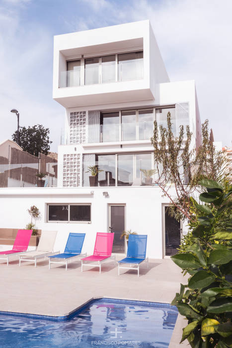 Vivienda de lujo de 3 dormitorios en 3 alturas con piscina y sótano ARREL arquitectura Piscinas de estilo moderno
