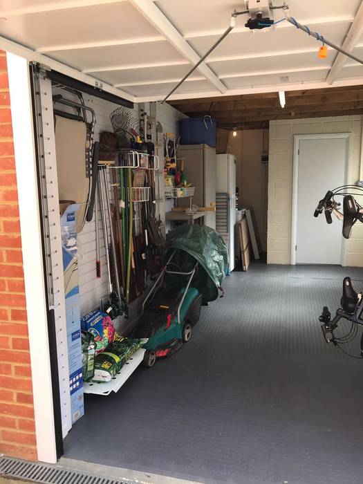 Small garages can be organised spaces too Garageflex Garajes dobles garage,garage door,storage,built-in storage,garage storage,storage solutions,storage ideas,garage floor,flooring,tiles,grey,white