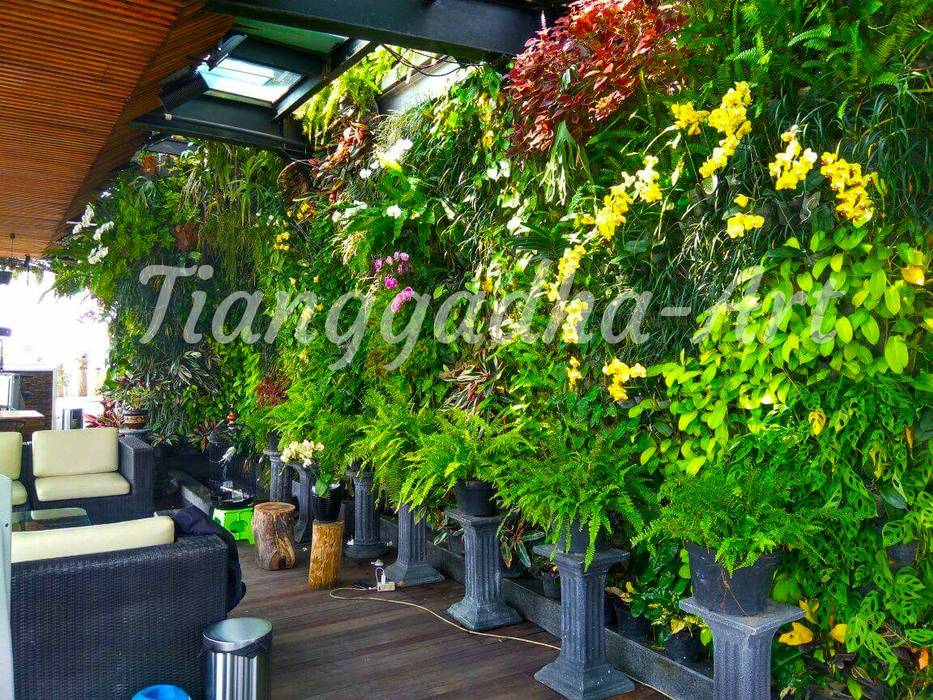 Tukang Taman Vertical Garden, Tukang Taman Surabaya - Tianggadha-art Tukang Taman Surabaya - Tianggadha-art Oczko ogrodowe Aluminium/Cynk