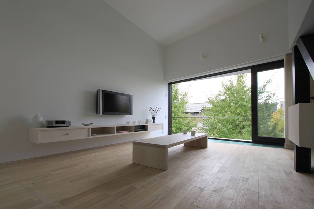 大開口のリビングの窓 石川淳建築設計事務所 ミニマルデザインの リビング 白色 homify