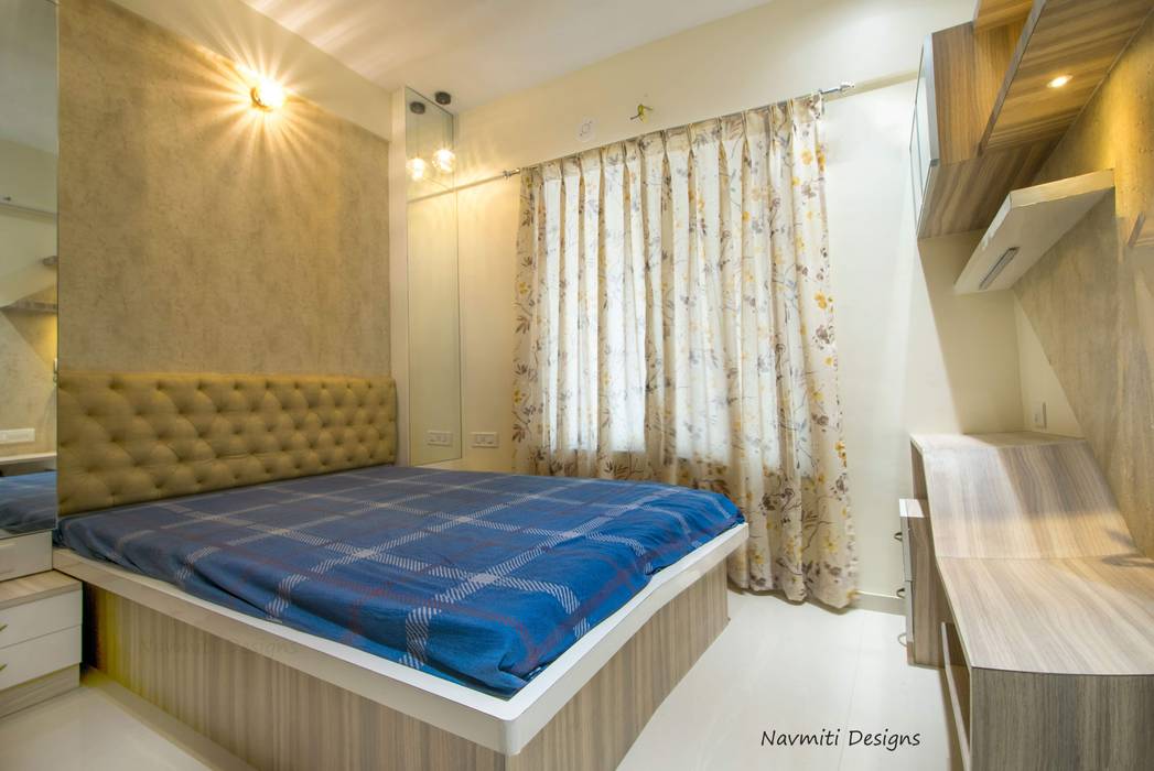 Site for Mr.Mudit Agarwal, Navmiti Designs Navmiti Designs Modern style bedroom