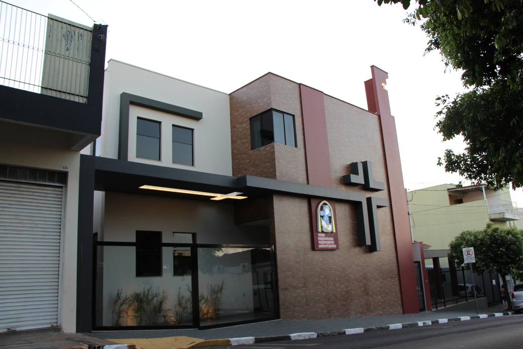 Fachada Igreja Presbiteriana Independente de Pirapozinho OFICINA A QUATRO ARQUITETURA E ENGENHARIA Espaços comerciais Locais de eventos