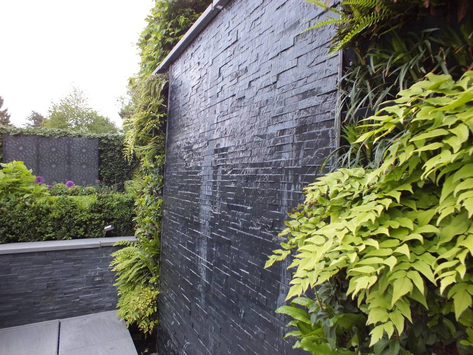 Viburnum Gate Aralia 枯山水 石 water wall,outdoor water wall,garden water wall,cascading water wall,garden water feature,water feature,living wall,green wall,garden furniture,garden lighting,garden pool