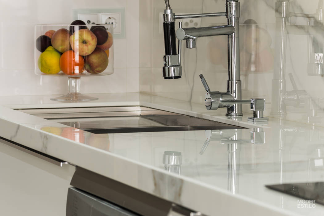 Remodelação a Branco, Moderestilo - Cozinhas e equipamentos Lda Moderestilo - Cozinhas e equipamentos Lda Modern Kitchen Sinks & taps