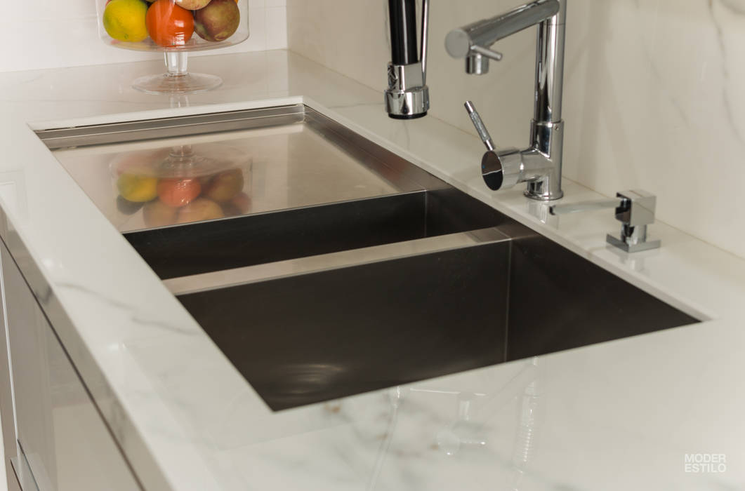 Remodelação a Branco, Moderestilo - Cozinhas e equipamentos Lda Moderestilo - Cozinhas e equipamentos Lda Dapur Modern Sinks & taps