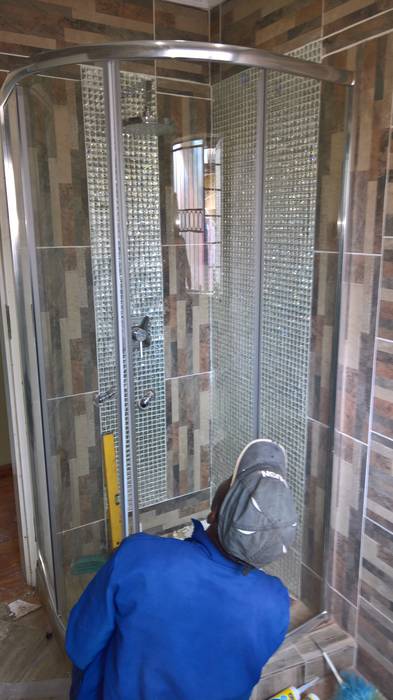 The Modern Bathroom Renovation , Kgodisho Solutions & Projects Kgodisho Solutions & Projects Phòng tắm phong cách hiện đại