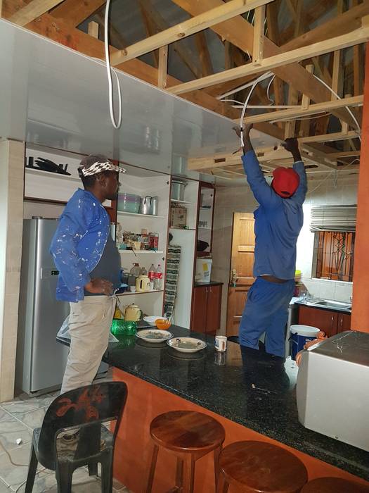 PVC Ceiling Instillation , Kgodisho Solutions & Projects Kgodisho Solutions & Projects مطبخ