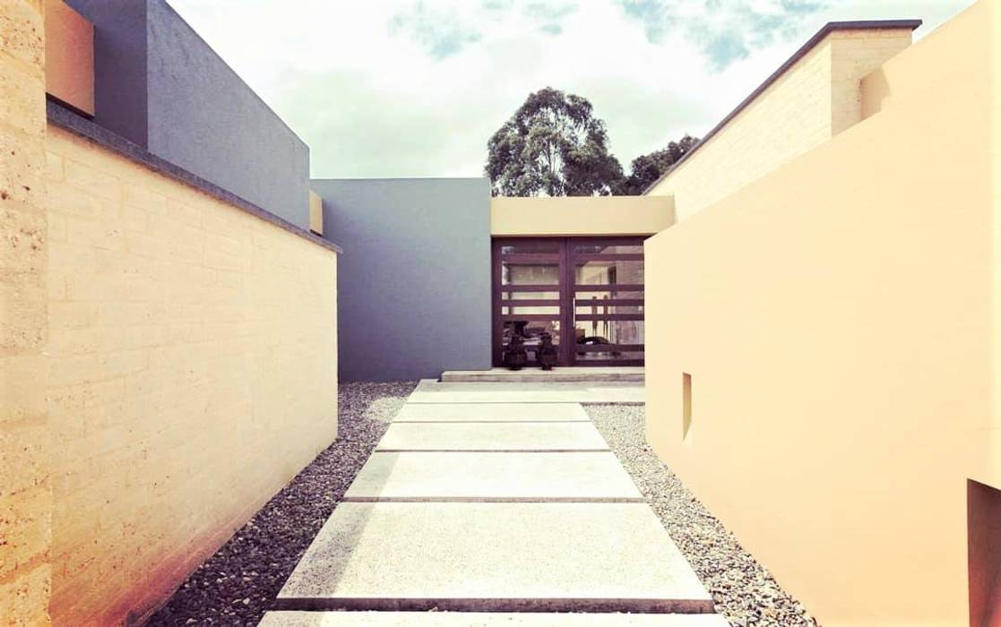 Casa H, David Macias Arquitectura & Urbanismo David Macias Arquitectura & Urbanismo Balcones y terrazas de estilo minimalista