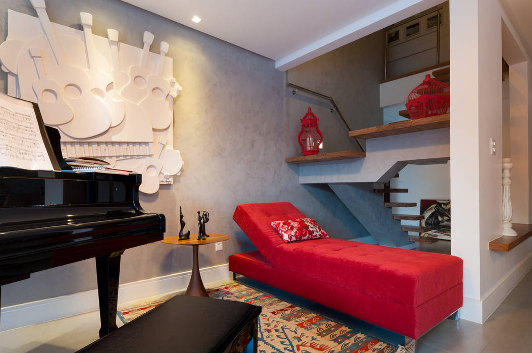 Estar aconchegante Bernal Projetos - Arquitetos em Salvador Salas de estar modernas sala de estar,cimento queimado,escada