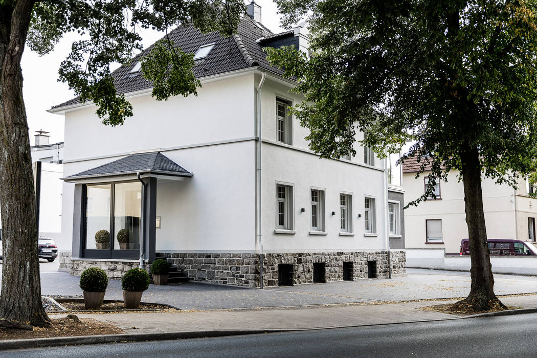 Ehem. Fabrikantenvilla in ein modernes Bürohaus, FH-Architektur FH-Architektur Ruang Komersial Gedung perkantoran